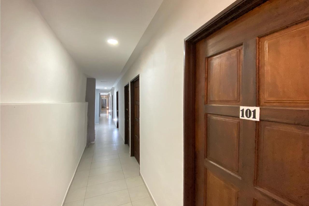 Spot On 90283 Twenty Seven Muntri Hotell Tanjung Bungah  Exteriör bild